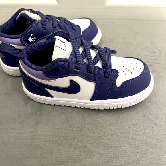 Toddler Nike Air Jordan 1 Low 'Sky J Purple' - Picture 6 of 11